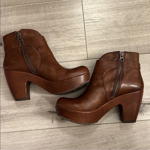 Kork-Ease Ramona Leather ankle boot + Kenneth Cole Reaction Suede boots bundle - Picture 3 of 16